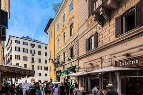 Charme & Chic Luxury