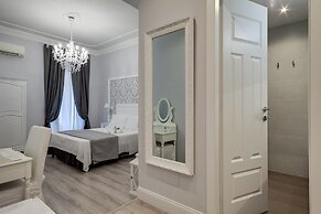 Charme & Chic Luxury