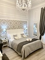 Charme & Chic Luxury