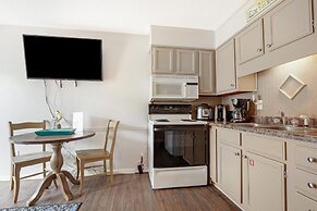 Moonraker 3 1 Bedroom Condo by RedAwning