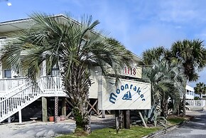 Moonraker 3 1 Bedroom Condo by RedAwning