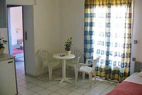 7 Days Studios & Apts