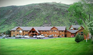 Yellowstone Village Inn and Suites
