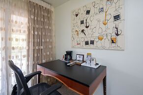 Vendange Carmel Inn & Suites