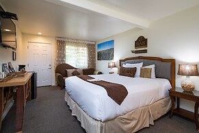 Vendange Carmel Inn & Suites