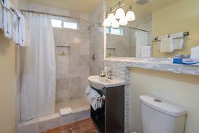 Vendange Carmel Inn & Suites