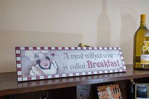 Vendange Carmel Inn & Suites