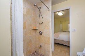 Vendange Carmel Inn & Suites