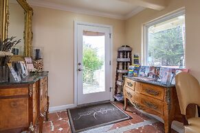 Vendange Carmel Inn & Suites