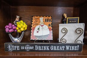 Vendange Carmel Inn & Suites