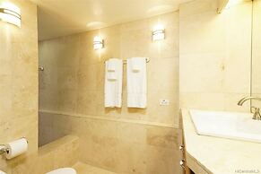 Diamond Head Beach Hotel