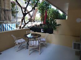 Diamond Head Beach Hotel