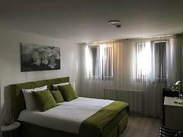 Heartland City Hotel