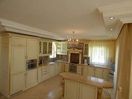 Villa Helios 11 by Elm