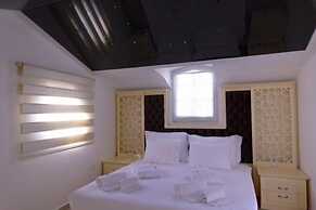 Villa Helios 3 by Elm