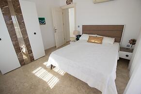 Villa Helios 1 by Elm