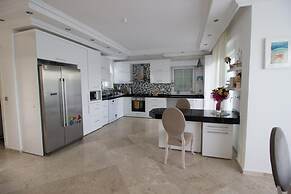 Villa Helios 1 by Elm