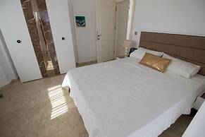 Villa Helios 1 by Elm