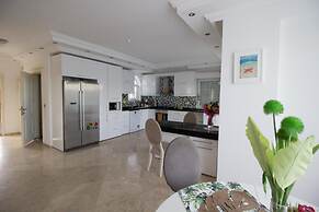 Villa Helios 1 by Elm