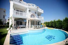 Villa Helios 1 by Elm