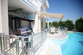 Villa Helios 1 by Elm