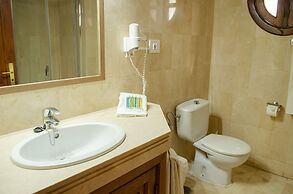 Klayman Olivina Aparthotel