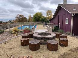 Rellik House. Winery and Alpaca Farm