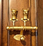 Rellik House. Winery and Alpaca Farm