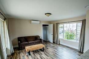 Rellik House. Winery and Alpaca Farm