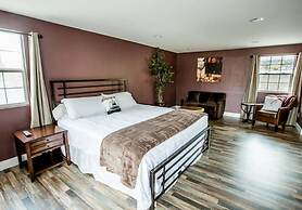 Rellik House. Winery and Alpaca Farm