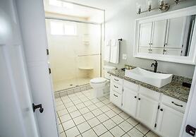 Rellik House. Winery and Alpaca Farm