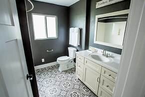 Rellik House. Winery and Alpaca Farm