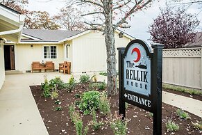 Raven Suite at Rellik House. Winery & Alpaca Farm