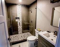 Raven Suite at Rellik House. Winery & Alpaca Farm