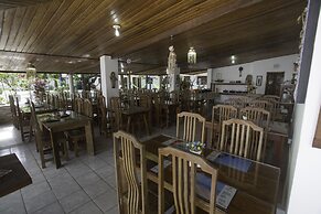Jacuma's Lodge Hotel