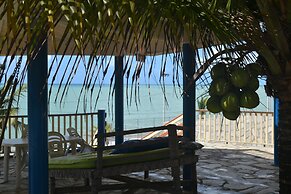 Jacuma's Lodge Hotel