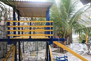 Jacuma's Lodge Hotel