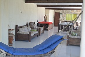 Jacuma's Lodge Hotel