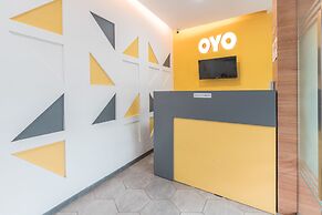 OYO 386 Hey Hotel