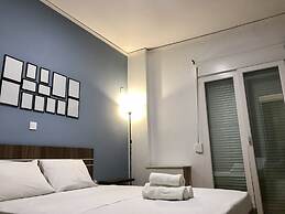 Renovated minimal aptm next to metro