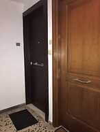 Renovated minimal aptm next to metro