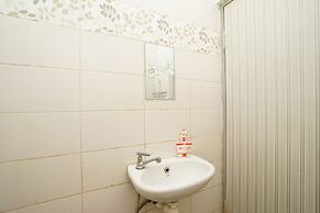 OYO 450 Semampir Residence