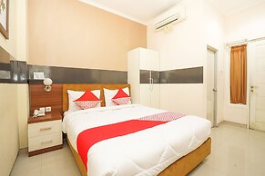 OYO 450 Semampir Residence