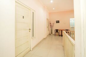 OYO 450 Semampir Residence