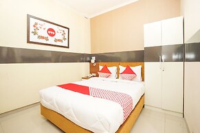 OYO 450 Semampir Residence
