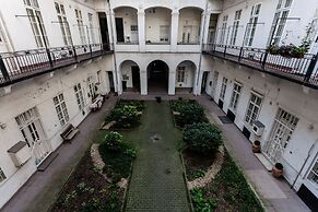 Luxury Central Apartment