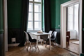 Luxury Central Apartment