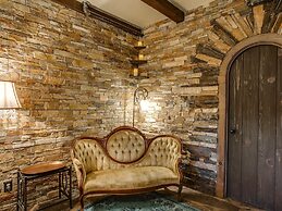 Storybook Riverside Inn