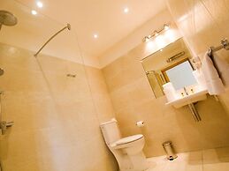 Storybook Riverside Inn