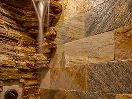 Storybook Riverside Inn